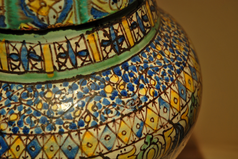 Haggling over pottery Haggling over pottery